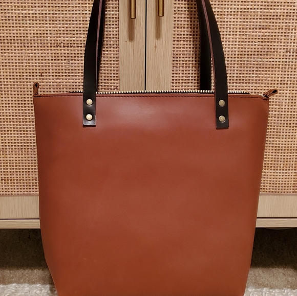 Portland Leather Medium Tote Bag in Honey - Picture 2 of 7